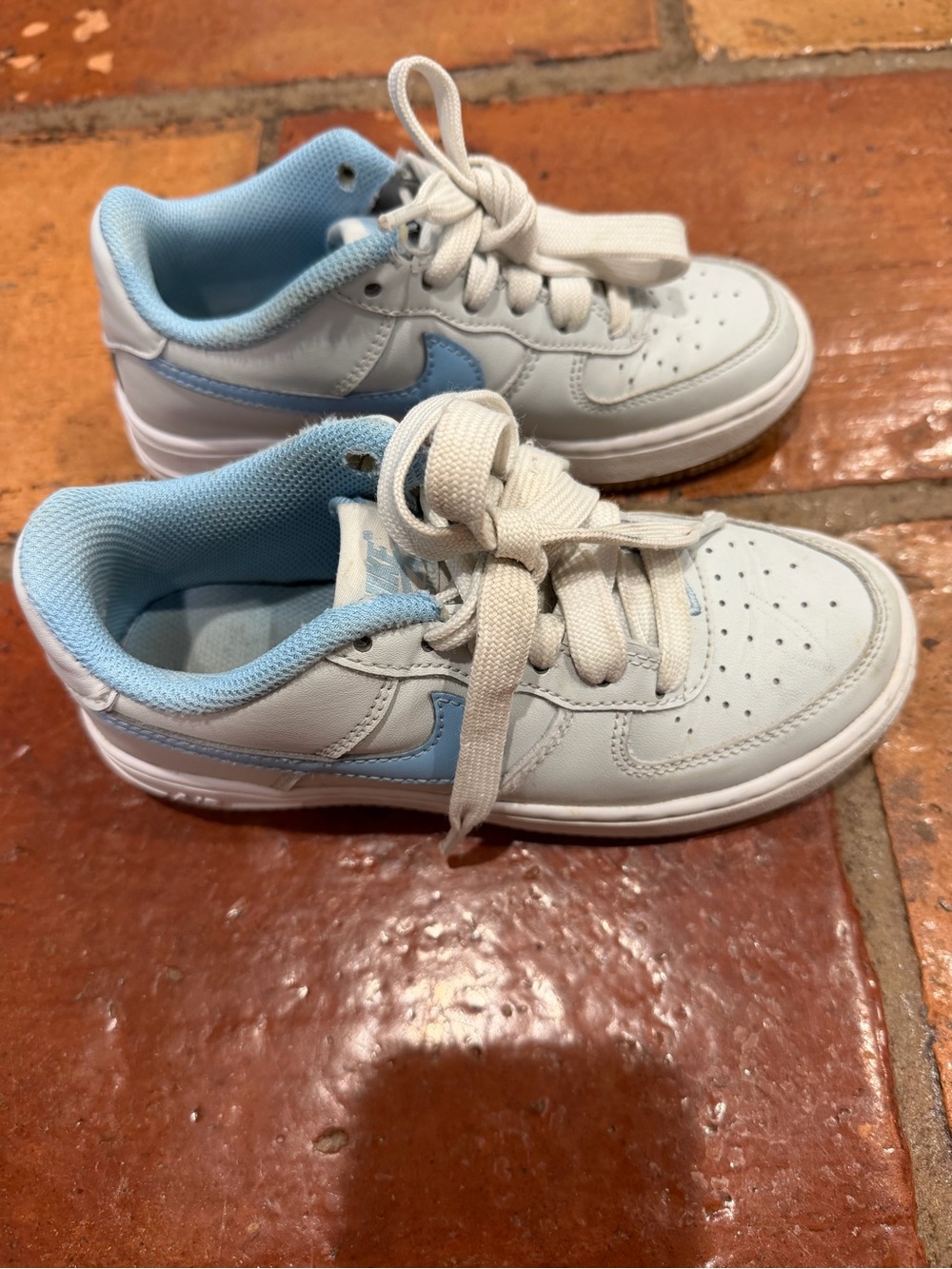 Nike Kids White and Light Blue Low-Top Sneakers